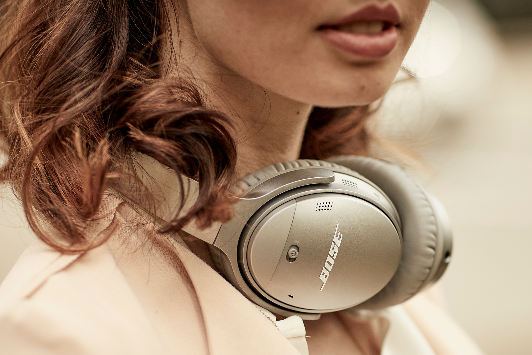 Gift Idea For Travelers: Best Noise-Canceling Headphones Review